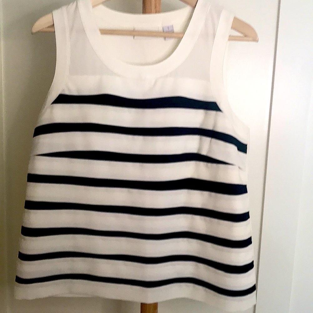 NWOT Chico’s blouse. Size 1. Excellent condition.